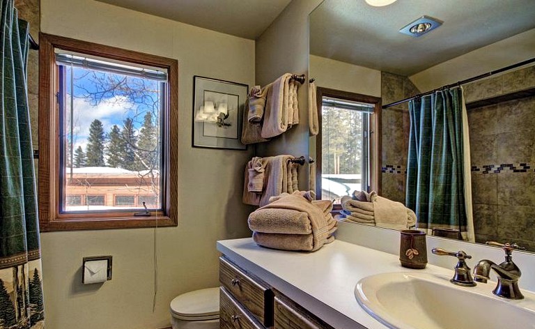 Cabins (Breckenridge, Colorado, United States)