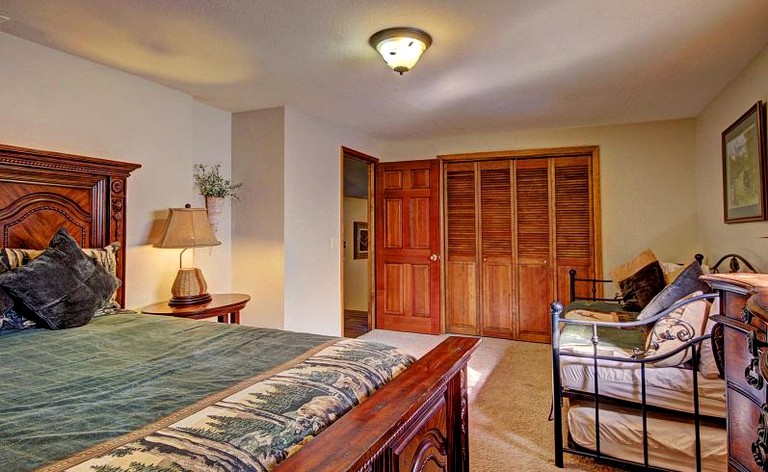 Cabins (Breckenridge, Colorado, United States)