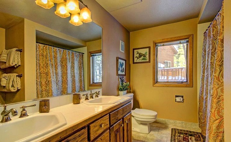 Cabins (Breckenridge, Colorado, United States)