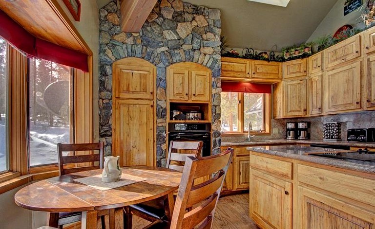 Cabins (Breckenridge, Colorado, United States)