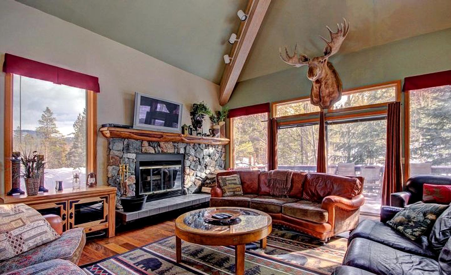 Enormous Cabin Retreat for Large Groups near Breckenridge, Colorado