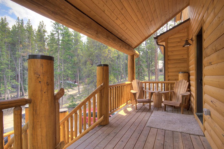 RedAwning Grand Moose Lodge Blue River, United States, Cabins, Blue