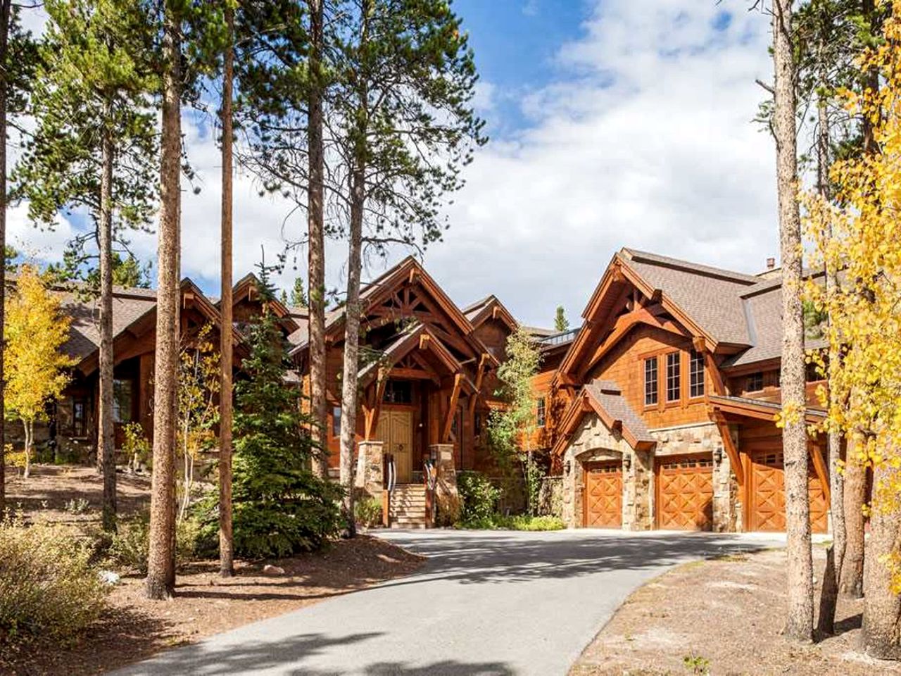 Breathtaking Mountain Getaway with Hot Tub near Keystone, Colorado