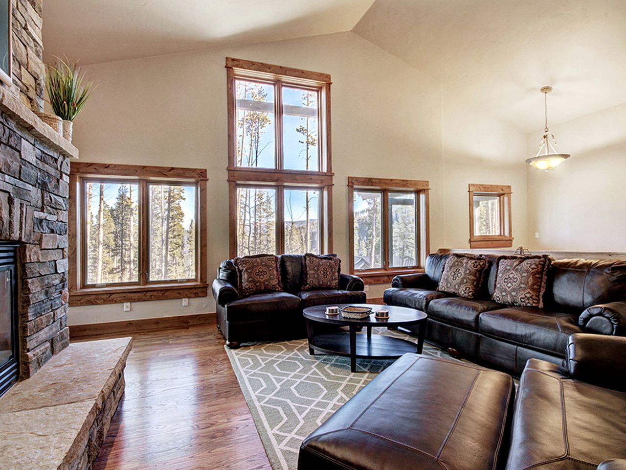 Deluxe Cabin Rental with Cozy Fireplaces near Copper Mountain, Colorado
