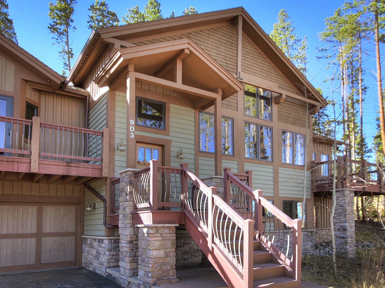 Deluxe Cabin Rental with Cozy Fireplaces near Copper Mountain, Colorado