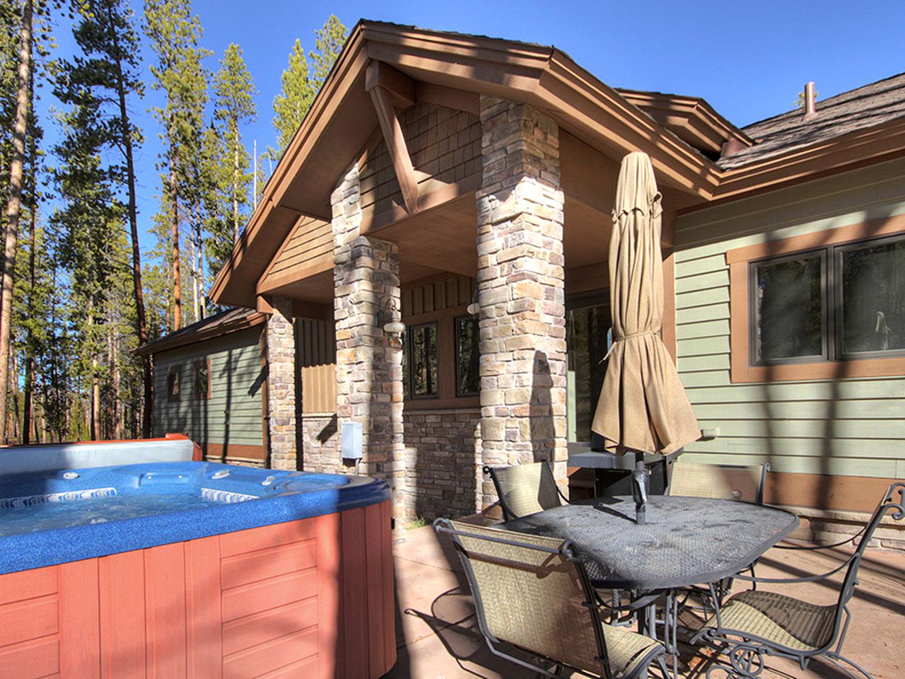Deluxe Cabin Rental with Cozy Fireplaces near Copper Mountain, Colorado