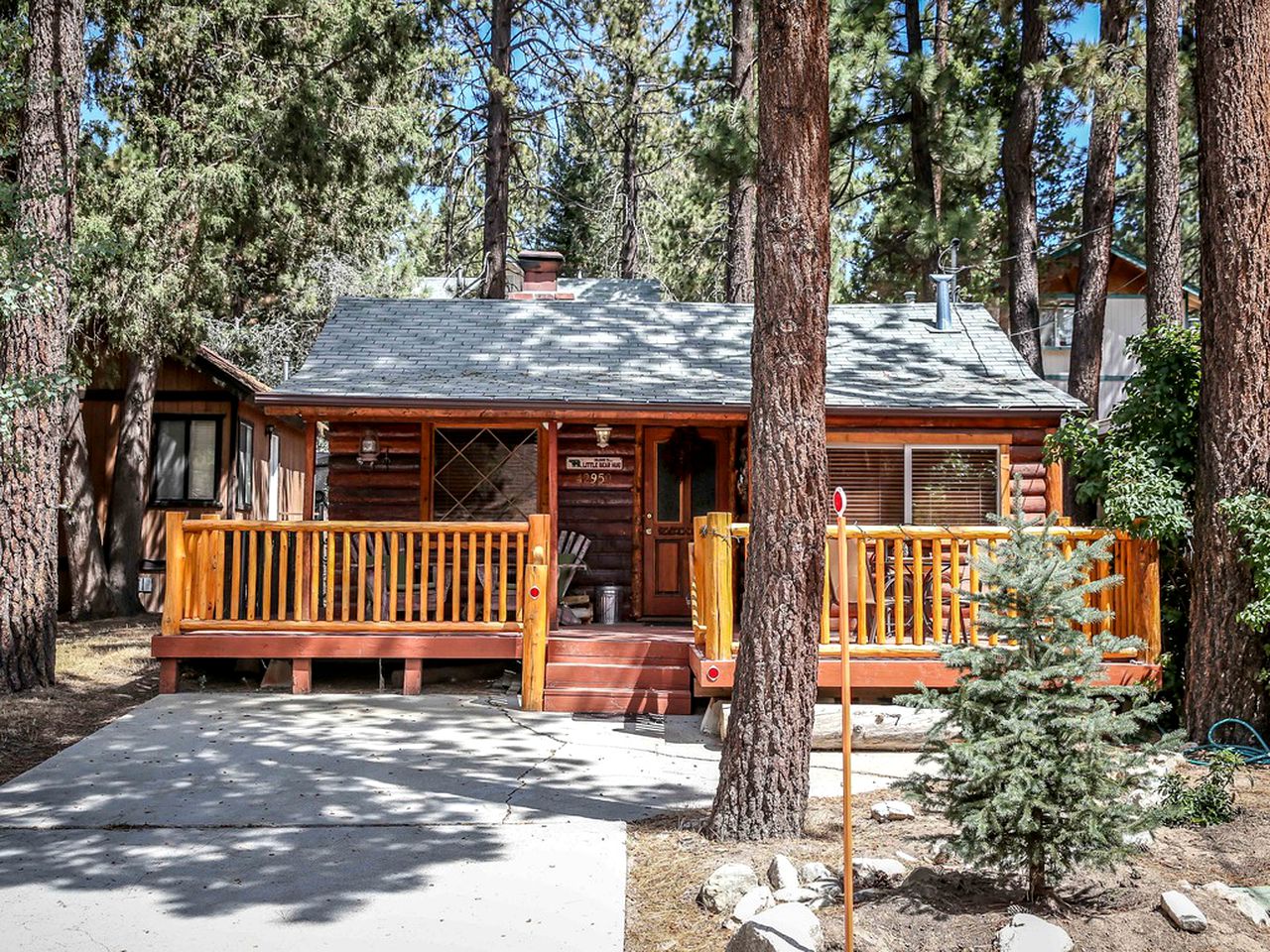 Traditional Log Cabin Near Bear Mountain California