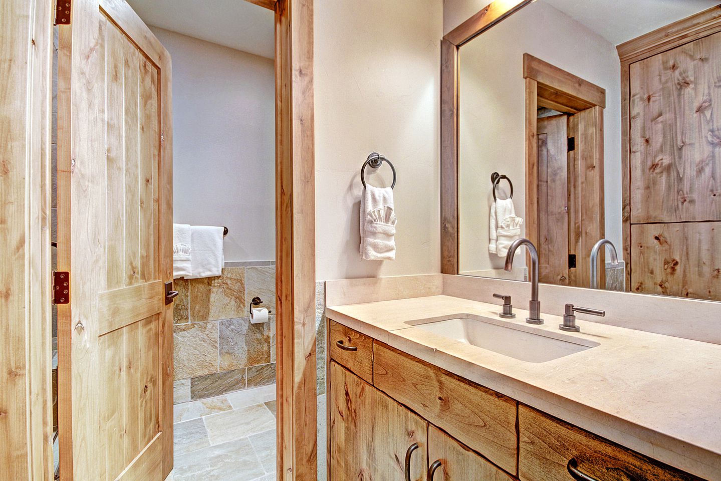 Spacious Luxury Cabin for Ski Getaway in Copper Mountain, Colorado