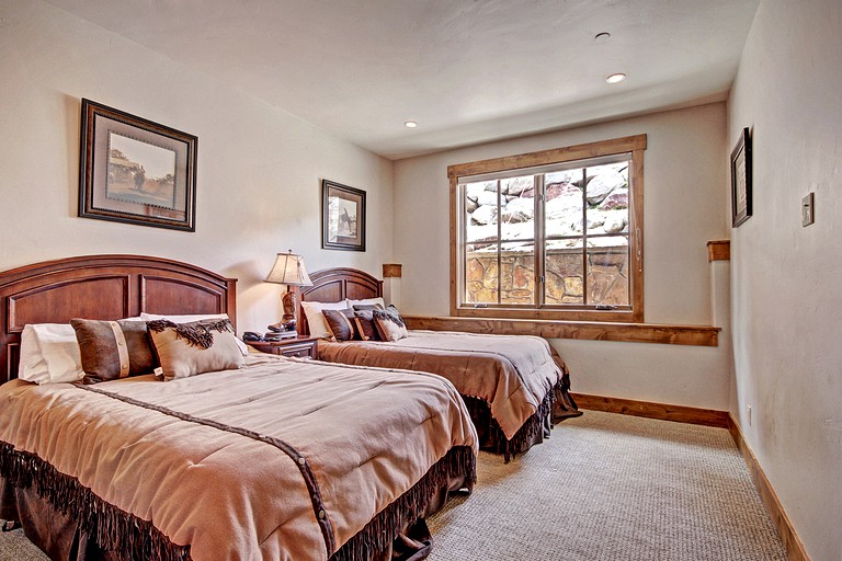 Cabins (Copper Mountain, Colorado, United States)