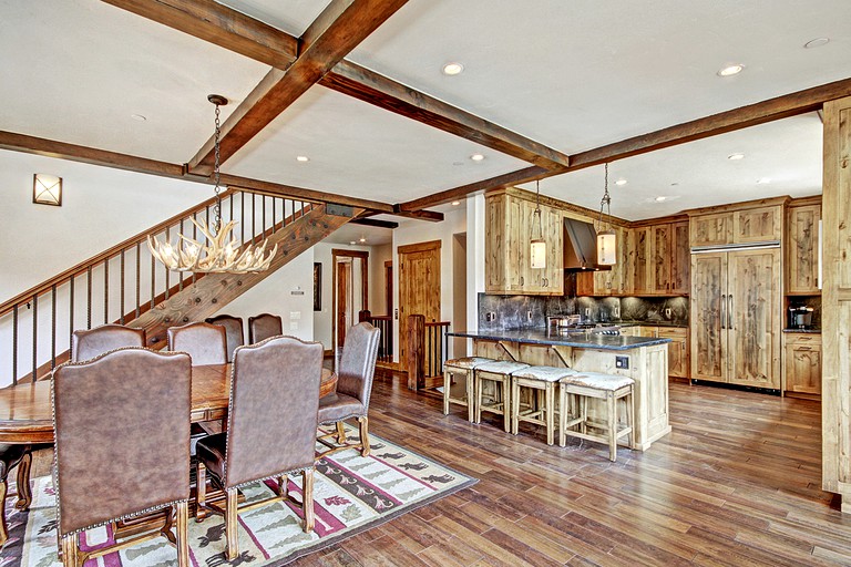 Cabins (Copper Mountain, Colorado, United States)