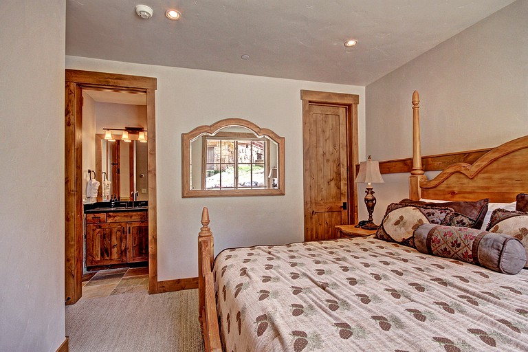 Cabins (Copper Mountain, Colorado, United States)