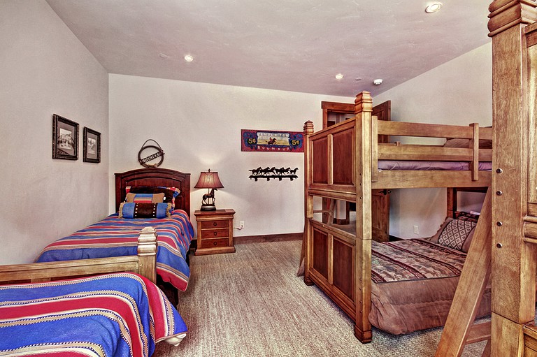 Cabins (Copper Mountain, Colorado, United States)