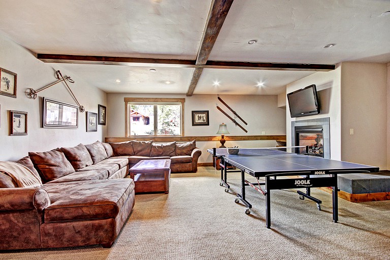 Cabins (Copper Mountain, Colorado, United States)