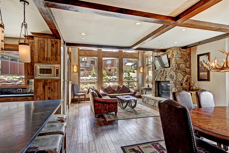 Cabins (Copper Mountain, Colorado, United States)