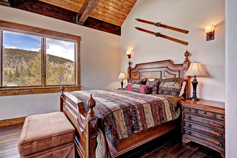 Cabins (Copper Mountain, Colorado, United States)