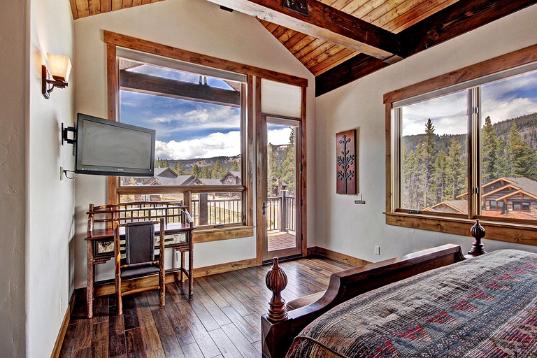 Cabins (Copper Mountain, Colorado, United States)