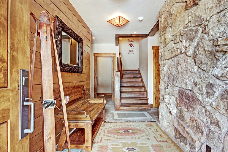 Cabins (Copper Mountain, Colorado, United States)