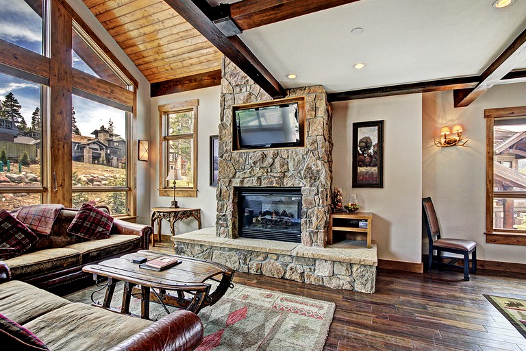 Cabins (Copper Mountain, Colorado, United States)