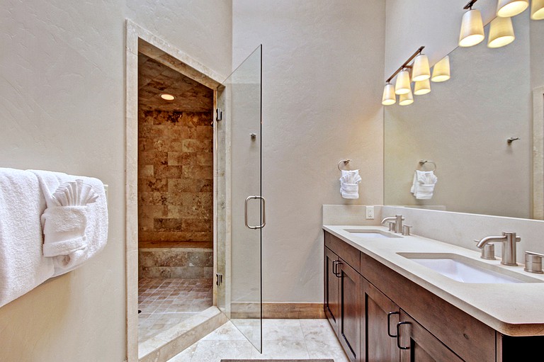 Cabins (Copper Mountain, Colorado, United States)