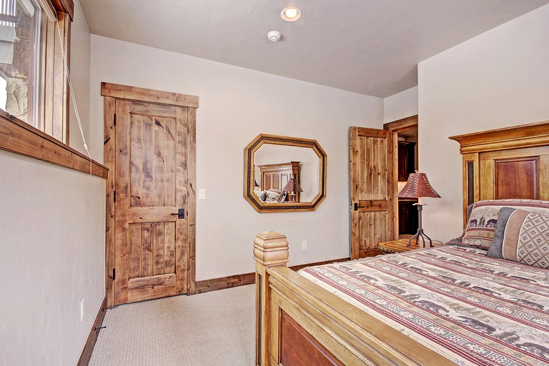 Cabins (Copper Mountain, Colorado, United States)