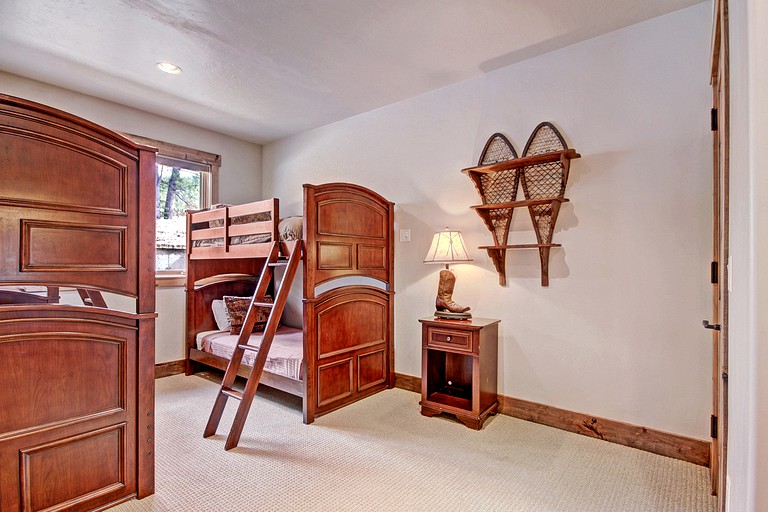 Cabins (Copper Mountain, Colorado, United States)