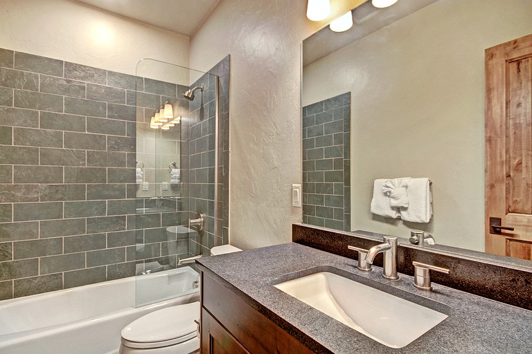 Cabins (Copper Mountain, Colorado, United States)