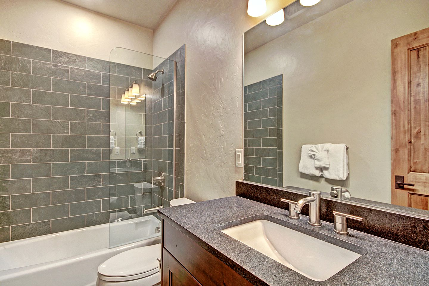 Deluxe Winter Getaway with Hot Tub in Copper Mountain, Colorado