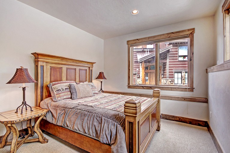 Cabins (Copper Mountain, Colorado, United States)