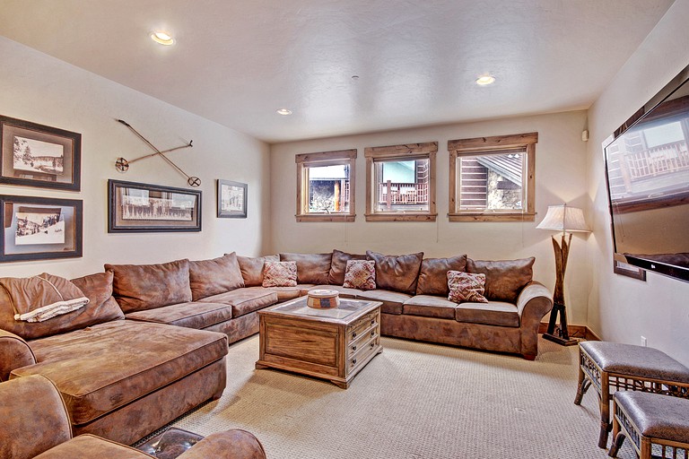 Cabins (Copper Mountain, Colorado, United States)