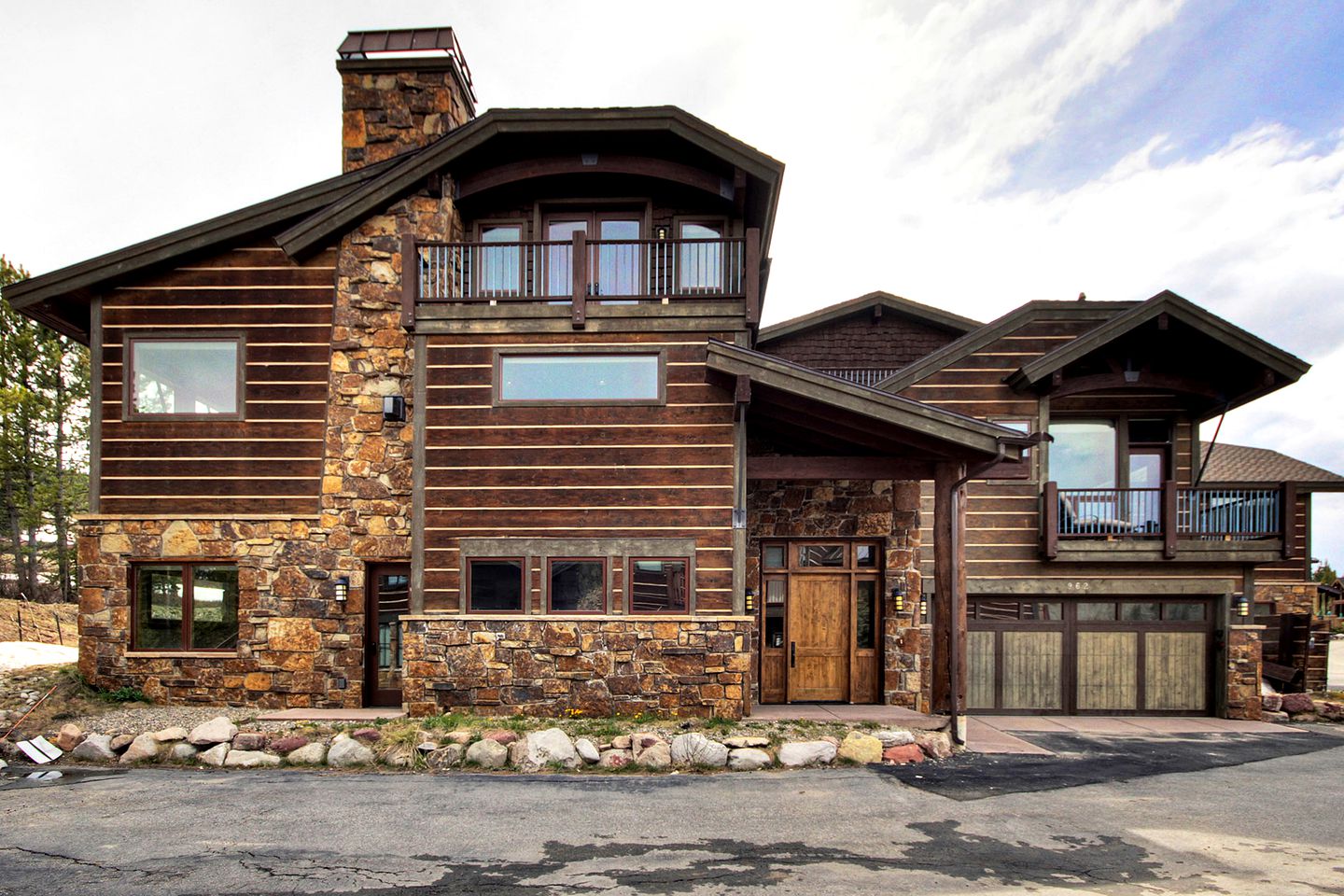 Deluxe Winter Getaway with Hot Tub in Copper Mountain, Colorado