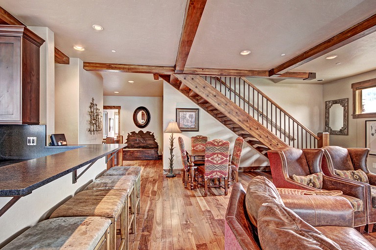 Cabins (Copper Mountain, Colorado, United States)