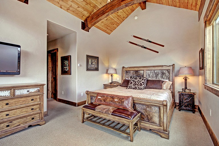 Cabins (Copper Mountain, Colorado, United States)