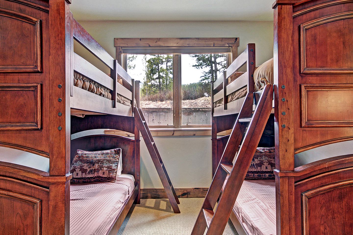 Deluxe Winter Getaway with Hot Tub in Copper Mountain, Colorado