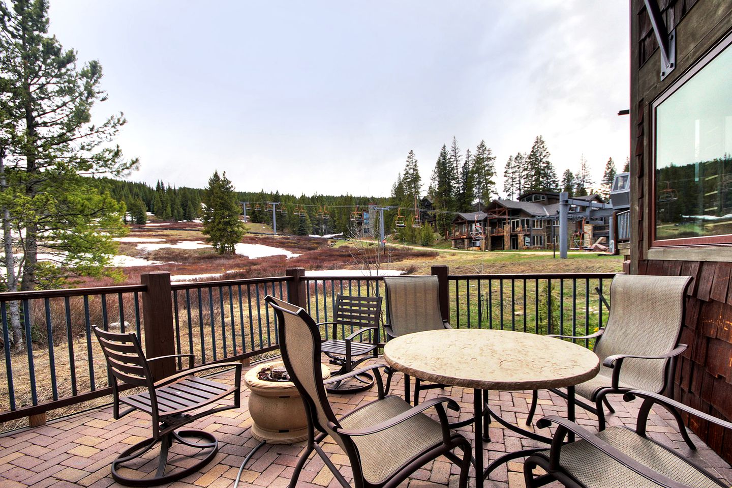 Deluxe Winter Getaway with Hot Tub in Copper Mountain, Colorado