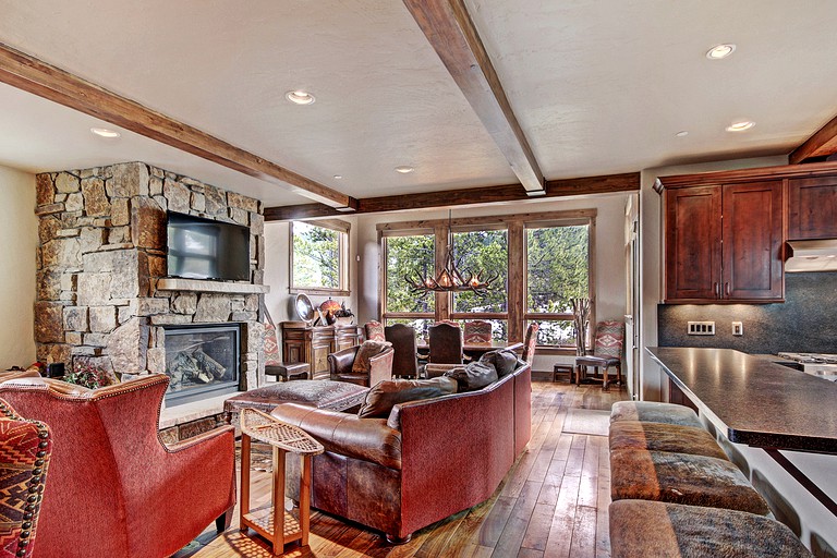 Cabins (Copper Mountain, Colorado, United States)