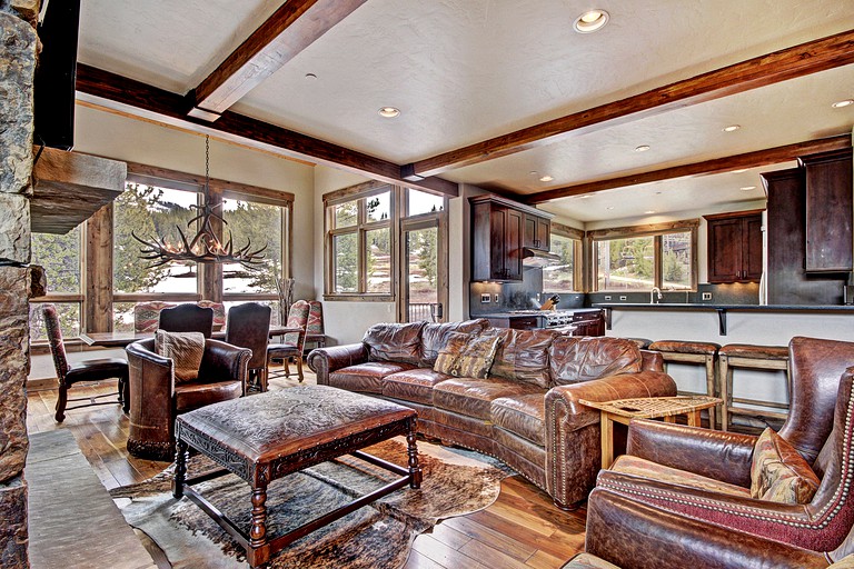 Cabins (Copper Mountain, Colorado, United States)