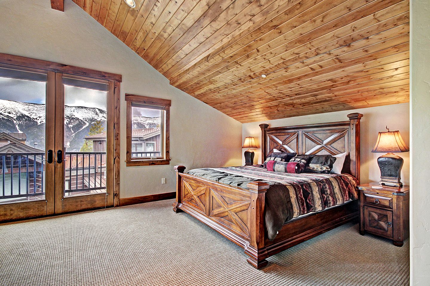 Deluxe Winter Getaway with Hot Tub in Copper Mountain, Colorado