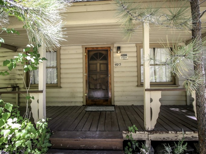 Cabins (Big Bear Lake, California, United States)