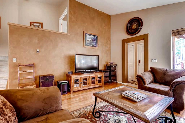 Cabins (Breckenridge, Colorado, United States)