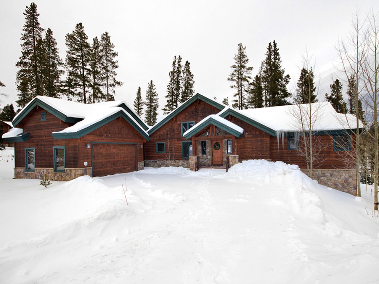 Pet-Friendly Cabin with Hot Tub near Keystone, Colorado