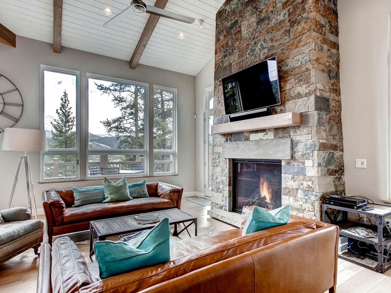 Upscale Staycation with Hot Tub and Mountain Views near Dillon, Colorado