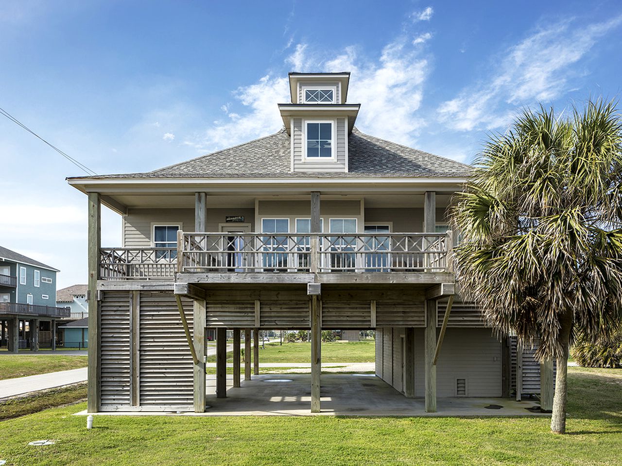 Beachfront Luxury Cabin in Crystal Beach, Texas