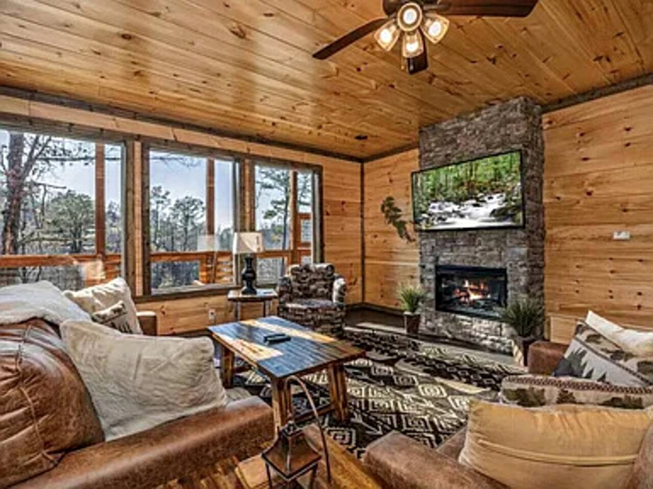 Secluded Modern Cabin with Hot Tub & Game Room near Dollywood in Pigeon Forge, Tennessee