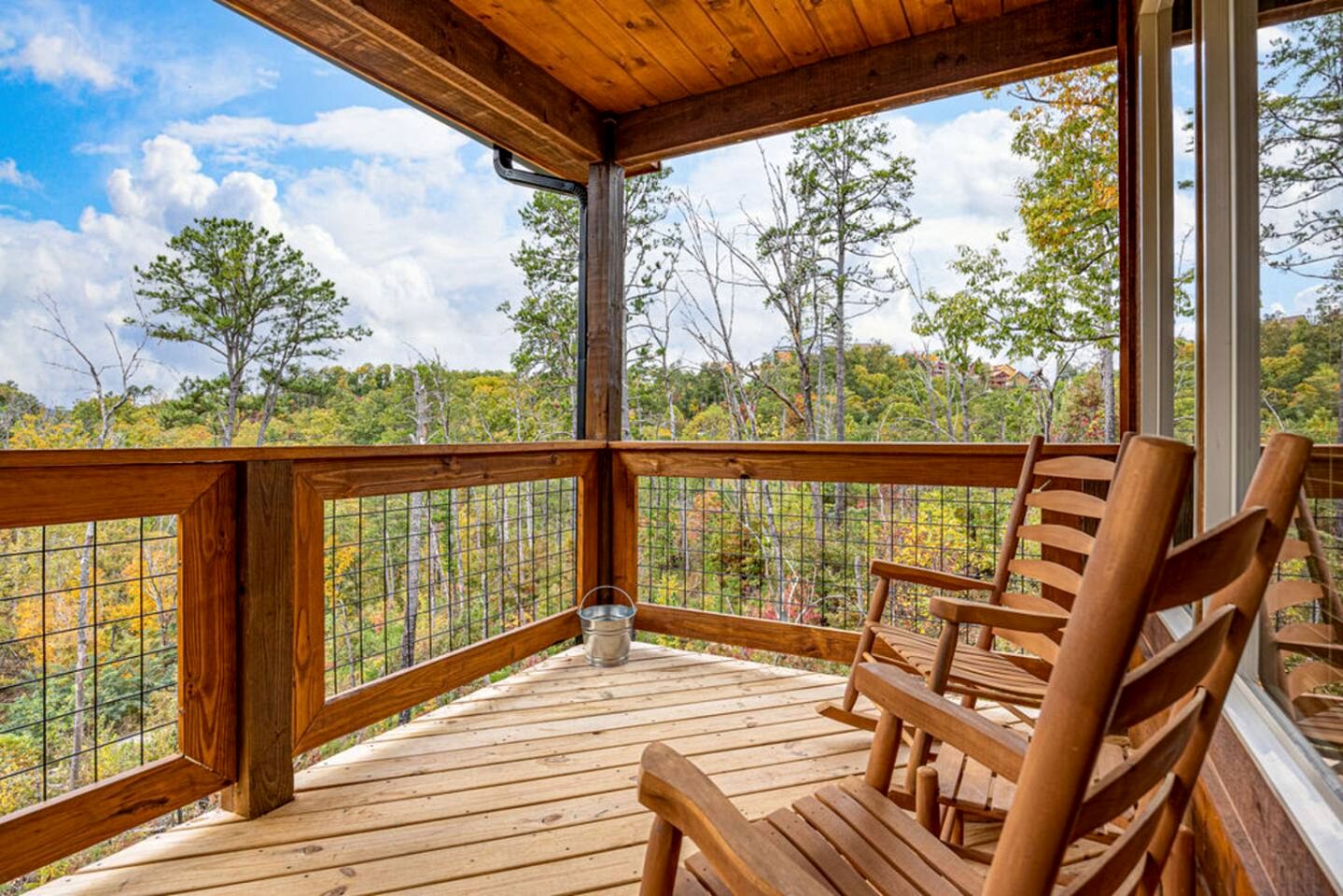 Secluded Modern Cabin with Hot Tub & Game Room near Dollywood in Pigeon Forge, Tennessee
