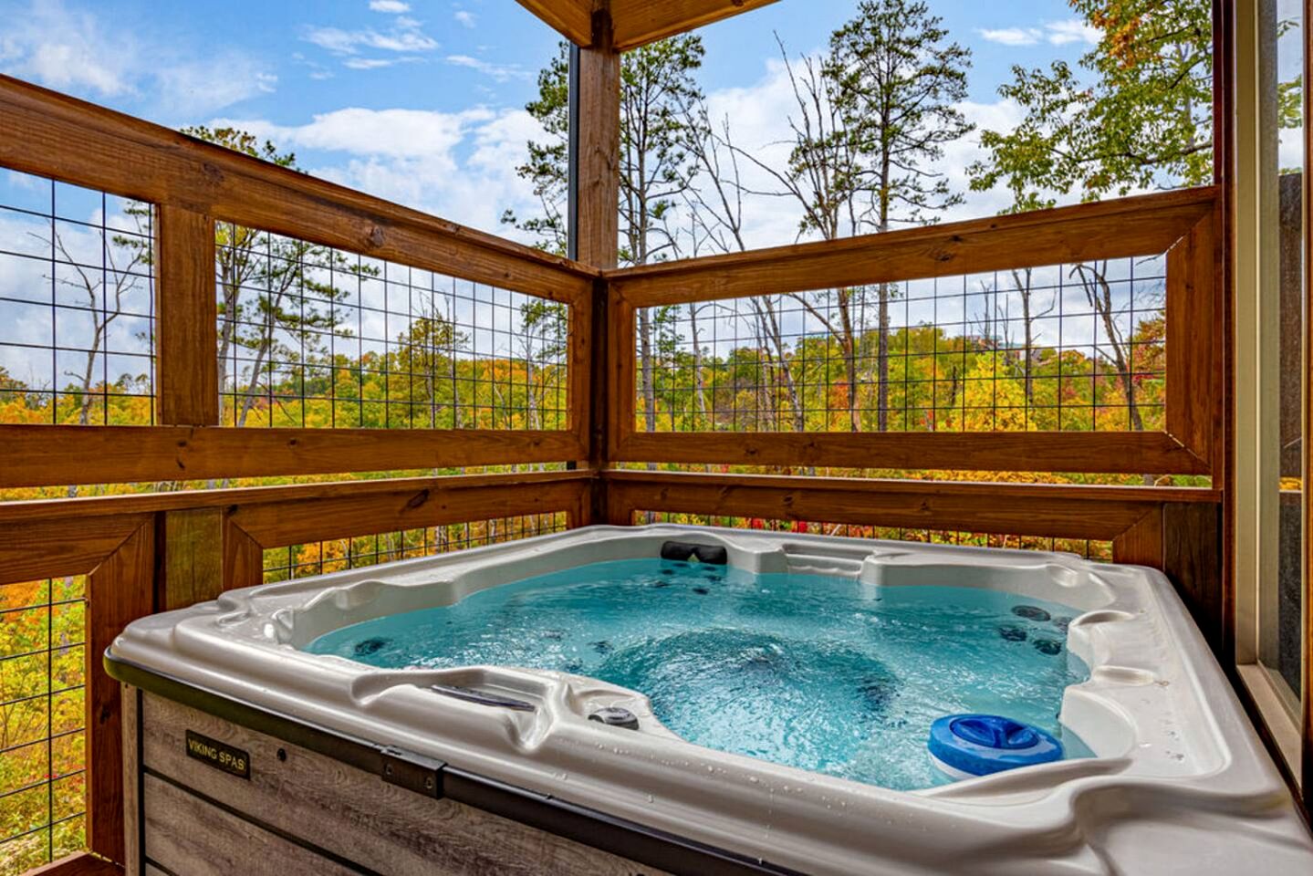 Secluded Modern Cabin with Hot Tub & Game Room near Dollywood in Pigeon Forge, Tennessee