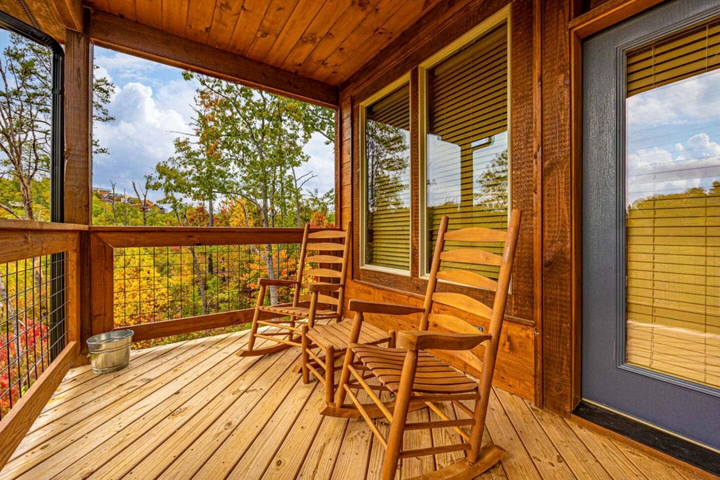 Secluded Modern Cabin with Hot Tub & Game Room near Dollywood in Pigeon Forge, Tennessee