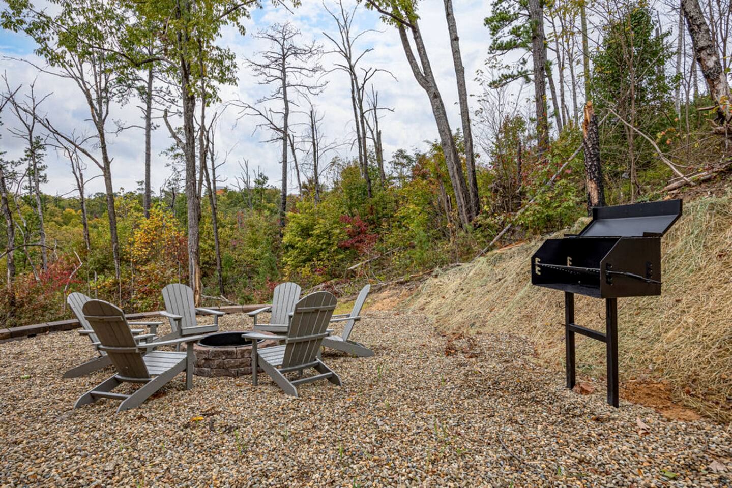Secluded Modern Cabin with Hot Tub & Game Room near Dollywood in Pigeon Forge, Tennessee