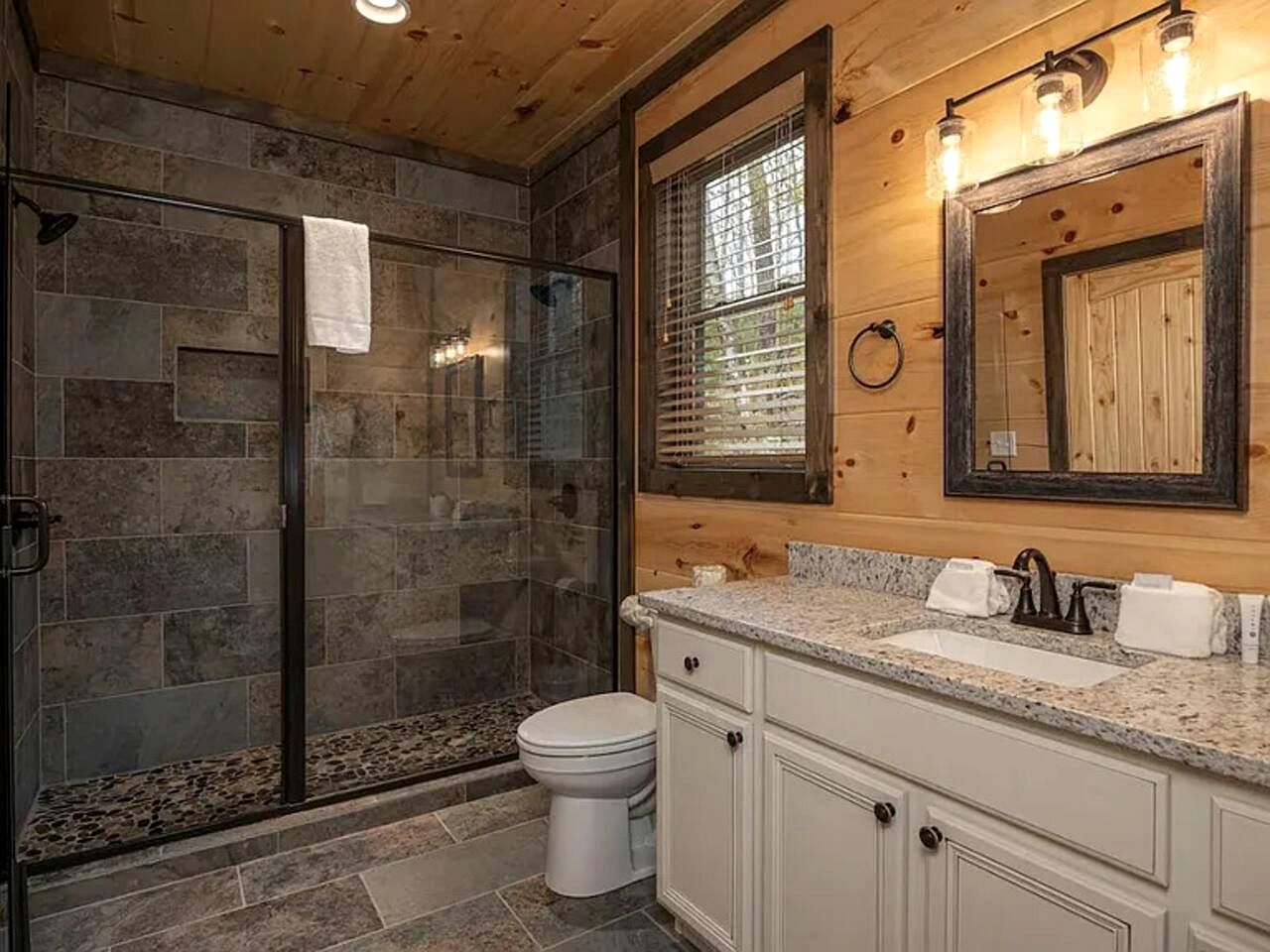 Secluded Modern Cabin with Hot Tub & Game Room near Dollywood in Pigeon Forge, Tennessee
