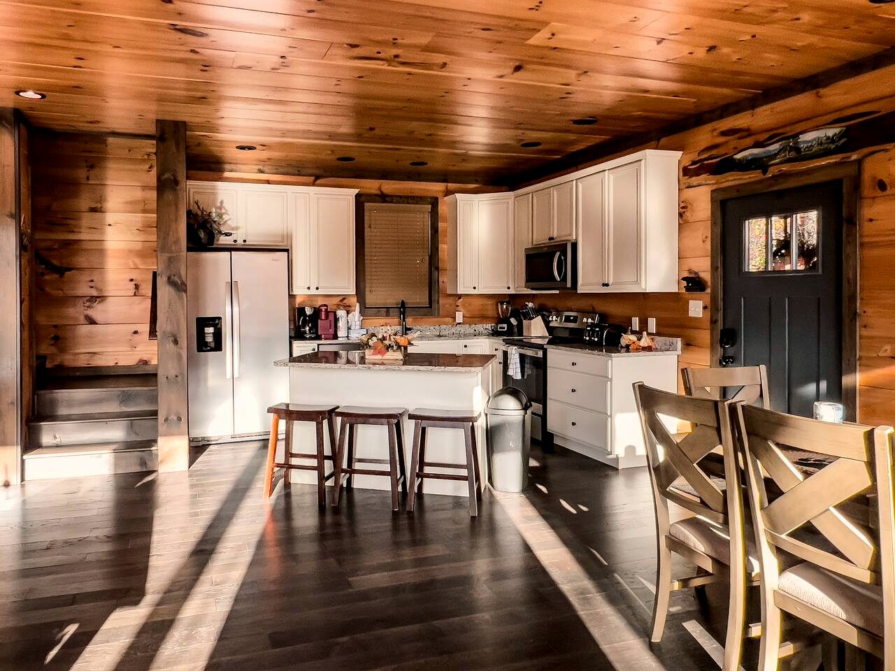 Secluded Modern Cabin with Hot Tub & Game Room near Dollywood in Pigeon Forge, Tennessee