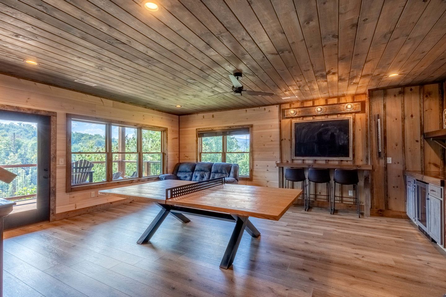Spacious Luxury Cabin with Game Room near Pigeon Forge Attractions – Gatlinburg, TN
